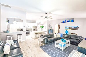 Smart TV, videogiochi, tavolo da ping pong, impianto stereo