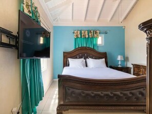 3 bedrooms, in-room safe, desk, iron/ironing board - Montego Bay Three-Bedroom Townhouse Near Beach With Pool & Free Airport Shuttle (Montego Bay)