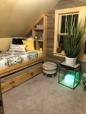4 bedrooms, desk, iron/ironing board, WiFi