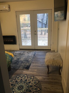 Smart TV, fireplace, offices