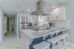 Fridge, microwave, oven, stovetop - Beautiful 2/2 Beachfront Condo-Clearwater 1A (Gulf Shores)