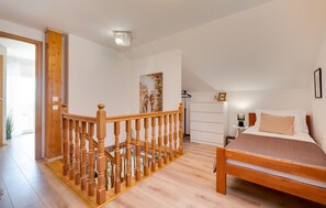 2 bedrooms, travel crib, free WiFi, bed sheets