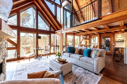 Hygge House on Lanier - the ULTIMATE lake cabin - dock, arcade, hottub, & grills