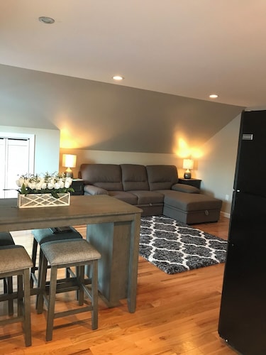 Modern Apartment w/ BBQ grill