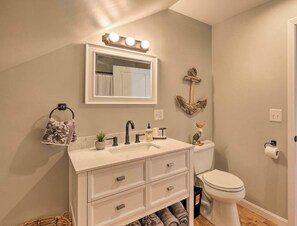 Combined shower/bathtub