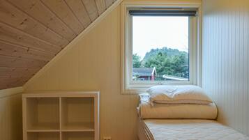 3 bedrooms, travel crib, free WiFi