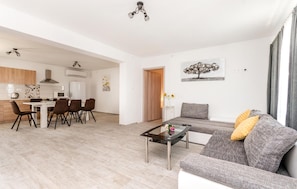 TV, table football, ping pong - Awesome home in Polaca (Polaca)