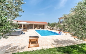 A heated pool - Awesome home in Polaca (Polaca)