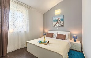 6 makuuhuonetta, vauvan matkasänky, ilmainen Wi-Fi, vuodevaatteet