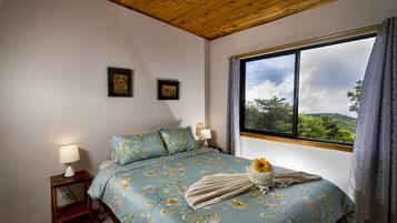 1 bedroom, desk, travel cot, free WiFi