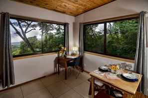 Dining - Peaceful Eco-Suite in Monteverde with Wildlife Views & Private Entry (Monteverde)
