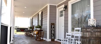 Family Friendly! 2-Car Garage. 3 mi to I-65. Fire pit. Ping Pong. Games!