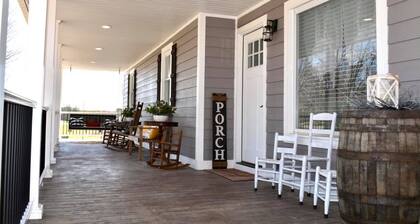 Family Friendly! 2-Car Garage. 3 mi to I-65. Fire pit. Ping Pong. Games!