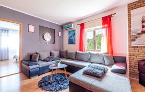 TV - Gorgeous apartment in Duce with WiFi (Duce)