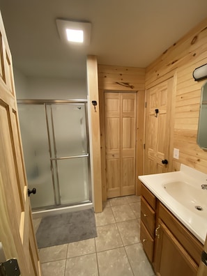 Shower, hair dryer, towels, soap - Year Round Recreational Fun on Embden Pond! (Embden)