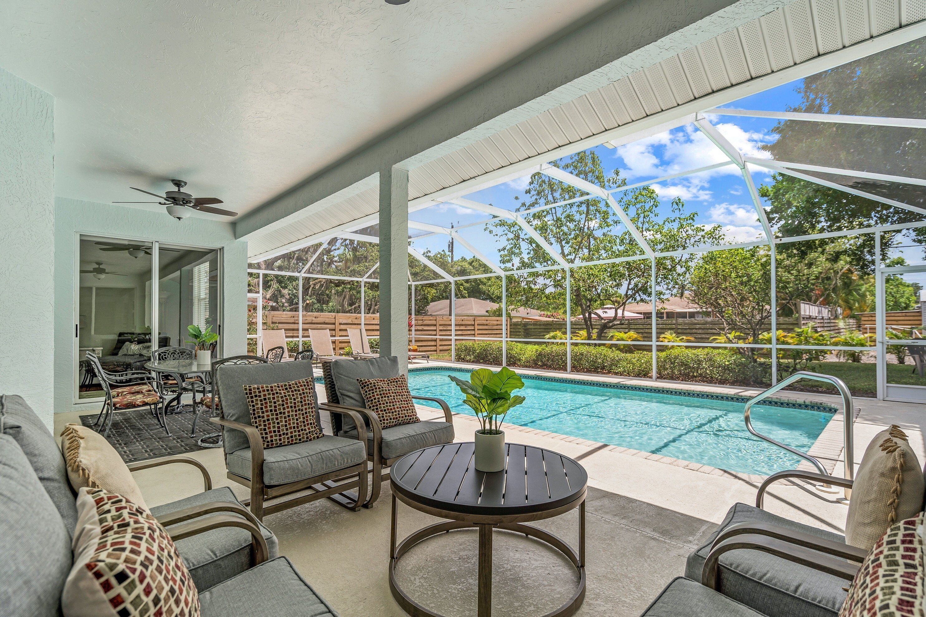 Alberca al aire libre y alberca climatizada