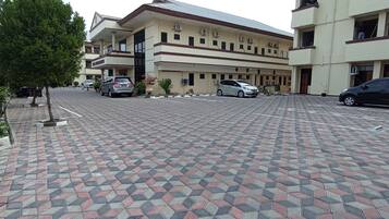 Parkir mandiri gratis