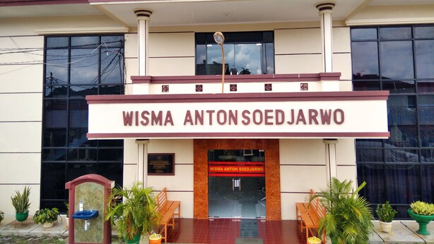 A building with a sign reading "WISMA ANTON SOEDJARWO". - Wisma Anton Soedjarwo (Jakarta)