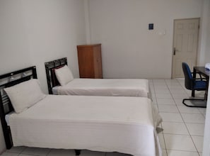 Desk, free WiFi - Wisma Anton Soedjarwo (Jakarta)