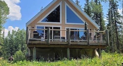 Brand new Lakeside Cabin