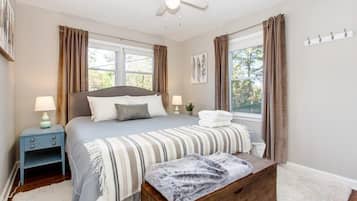 3 bedrooms, desk, iron/ironing board, travel crib