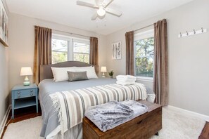 3 bedrooms, desk, iron/ironing board, travel cot