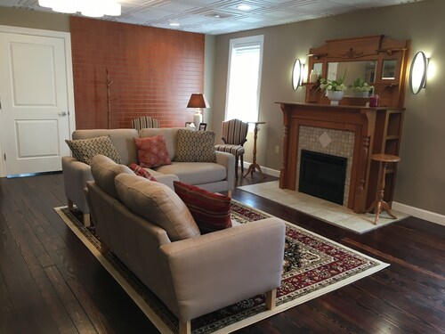 Stunning apartment in quaint village of Conestoga 