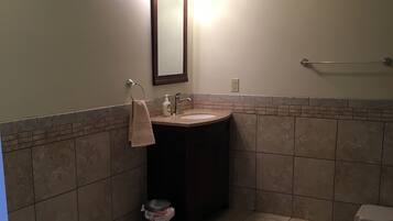 Sèche-cheveux, serviettes fournies