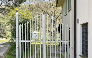 المنطقة المحيطة بالمنشأة