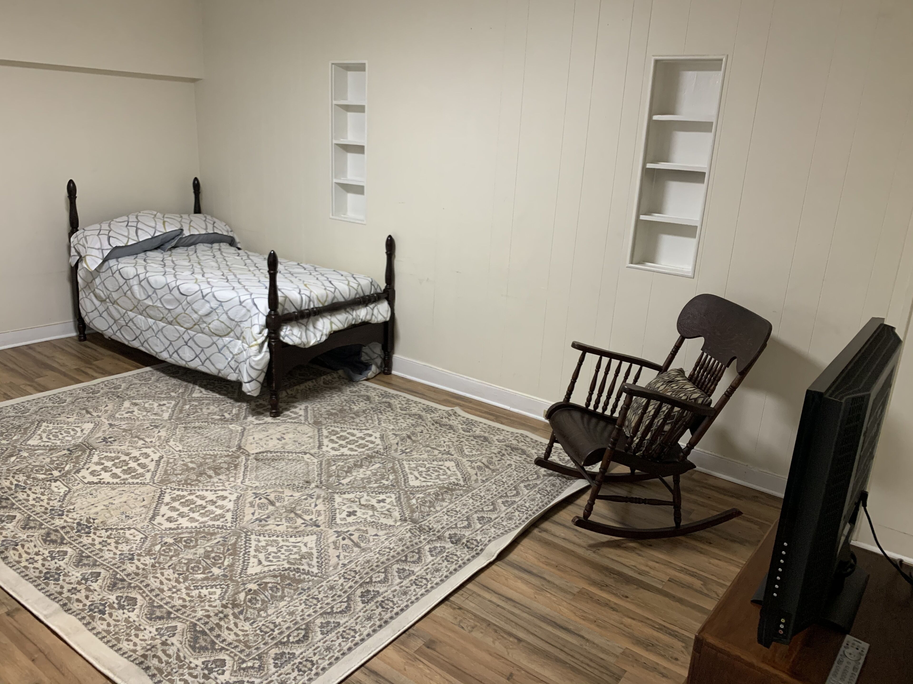 1 habitación, tabla de planchar con plancha, wifi y ropa de cama 