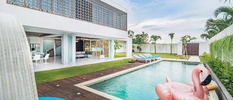 حمّام سباحة خارجي