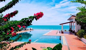 Outdoor pool - Beautifully furnished 1-bedroom condo on the beach with sea & mountain views (Khanom Beach)