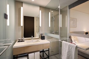 Artículos de tocador gratuitos, secador de pelo, batas, pantuflas