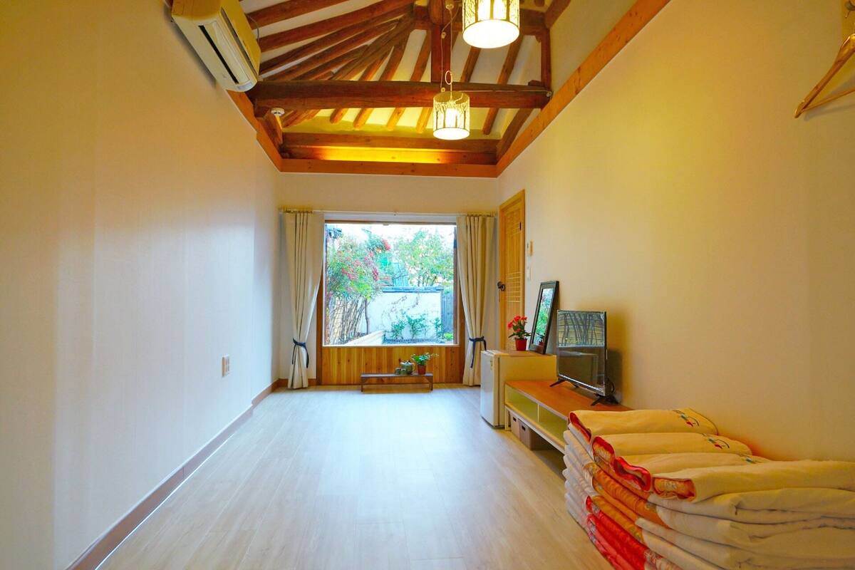 Traditional Room (Silver) | Premium bedding, individually decorated, individually furnished