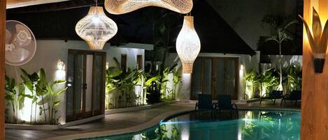 Outdoor pool, an infinity pool, pool loungers