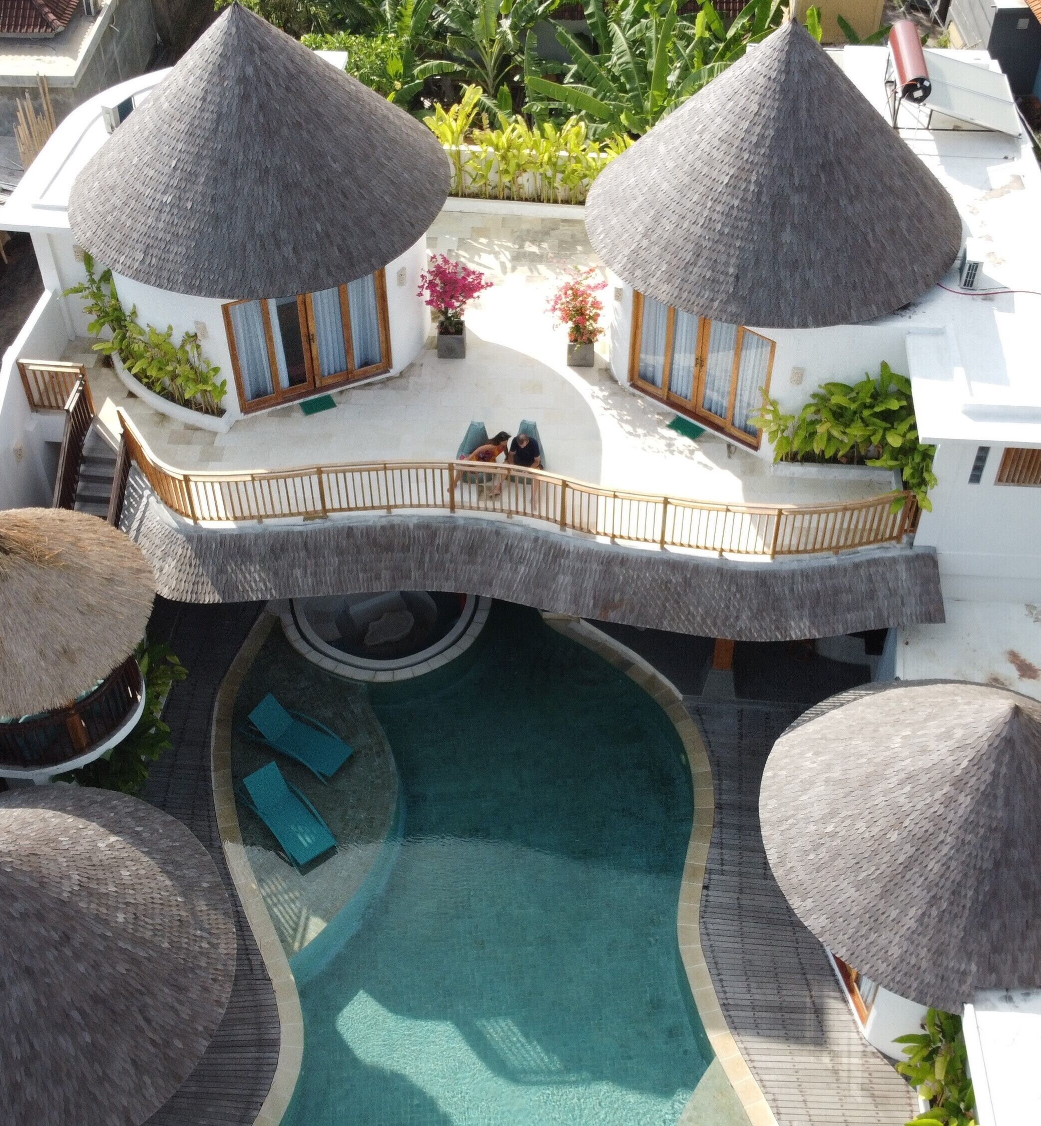 Außenpool, Infinity-Pool, Liegestühle