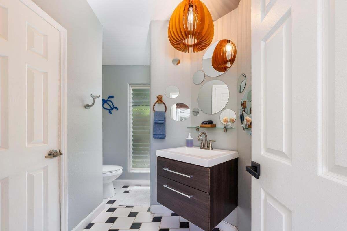 Bathtub, hair dryer, towels