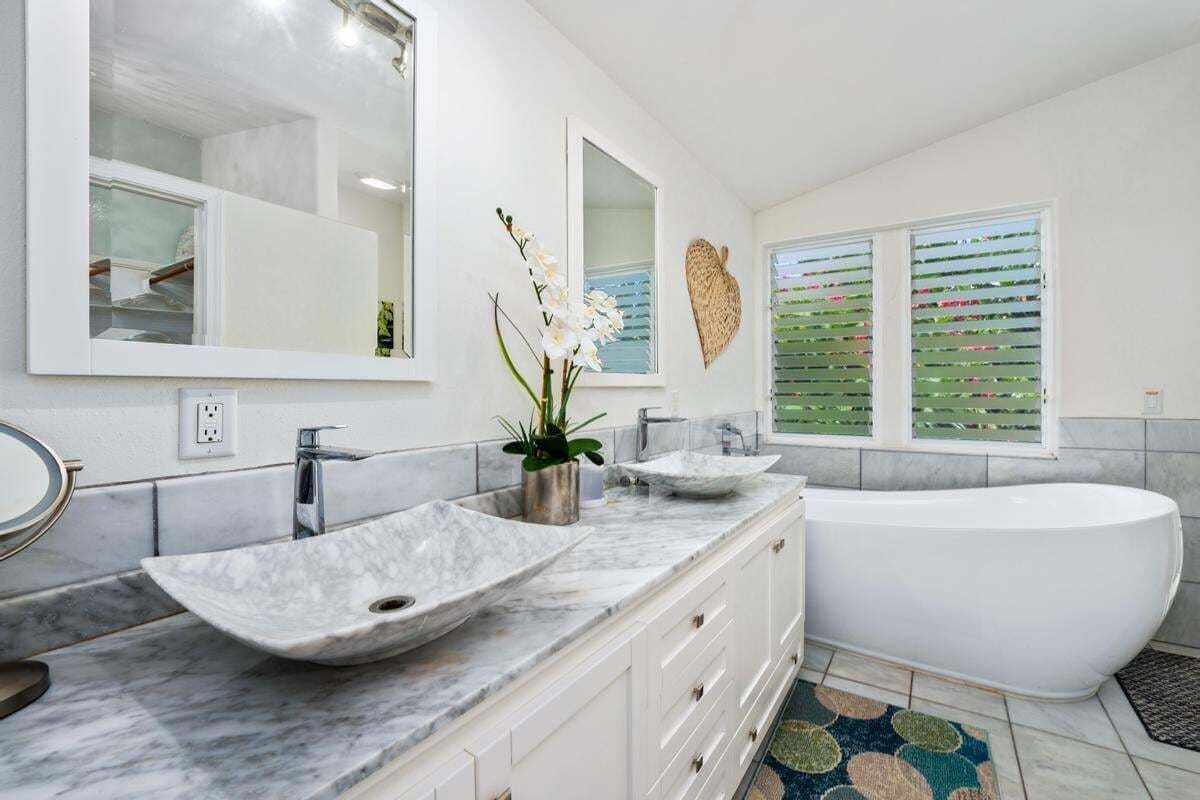 Bathtub, hair dryer, towels