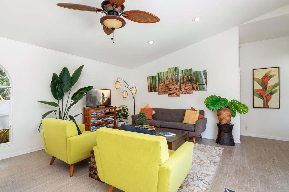 TV, books, stereo, offices