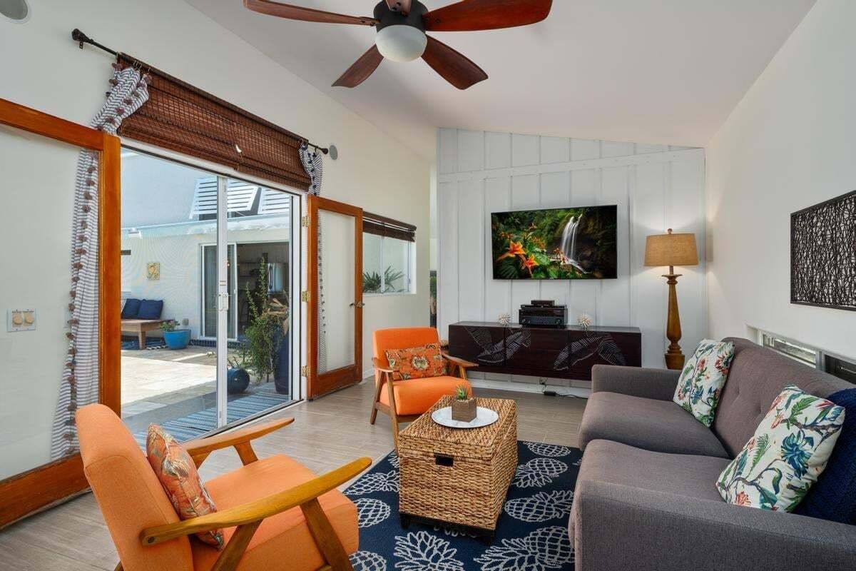 TV, books, stereo, offices