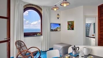Panoramic-Studio, Terrasse, Meerblick | Esszimmer