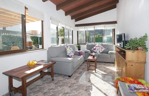 Villa in Puerto de Alcúdia with large terrace and pool 7 min. of the beach. 