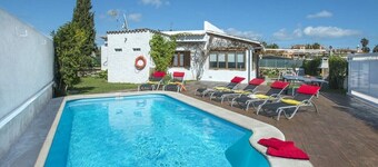 Villa in Puerto de Alcúdia with large terrace and pool 7 min. of the beach. 