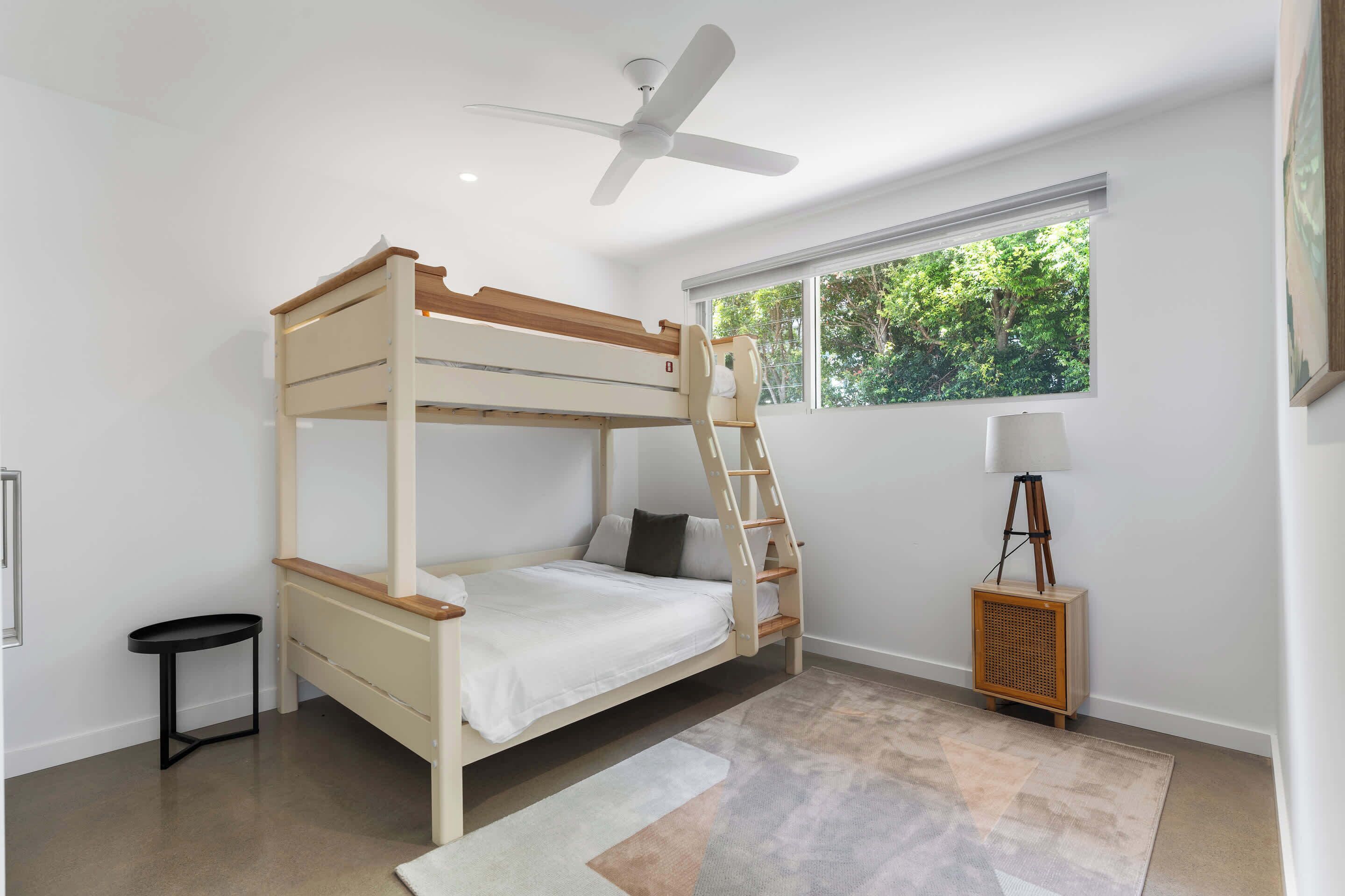3 bedrooms, iron/ironing board, bed sheets