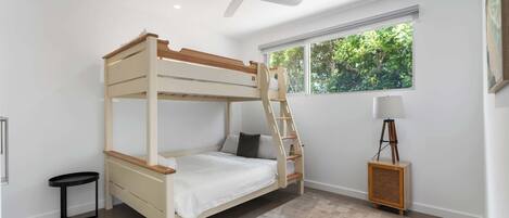 3 chambres, fer et planche à repasser, draps fournis