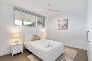 3 chambres, fer et planche à repasser, Wi-Fi, draps fournis