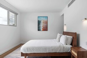 3 slaapkamers, een strijkplank/strijkijzer, beddengoed