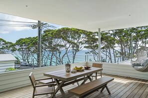Outdoor dining - Seascape Hyams Beach (Hyams Beach)