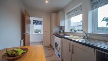 Rumah | Dapur pribadi | Lemari es, microwave, oven, dan kompor