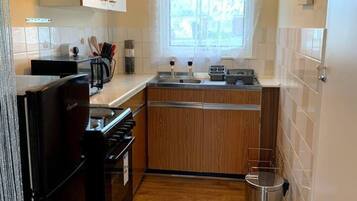 Chalet | Private kitchen | Fridge, microwave, oven, stovetop